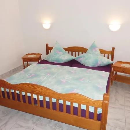 شقة Kapovica ميدولين